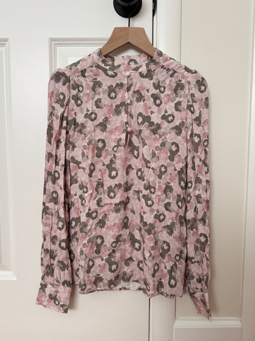 Aritzia Wilfred Ava Blouse Long-Sleeve Floral Talc Pink / Bitter Sage XXS